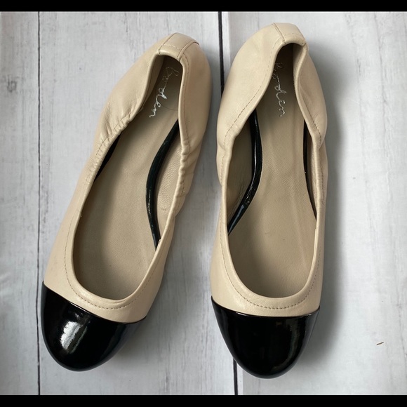 Boden Shoes - Boden Cap Tie Ballerina Flats. Ivory/Black.  9/39